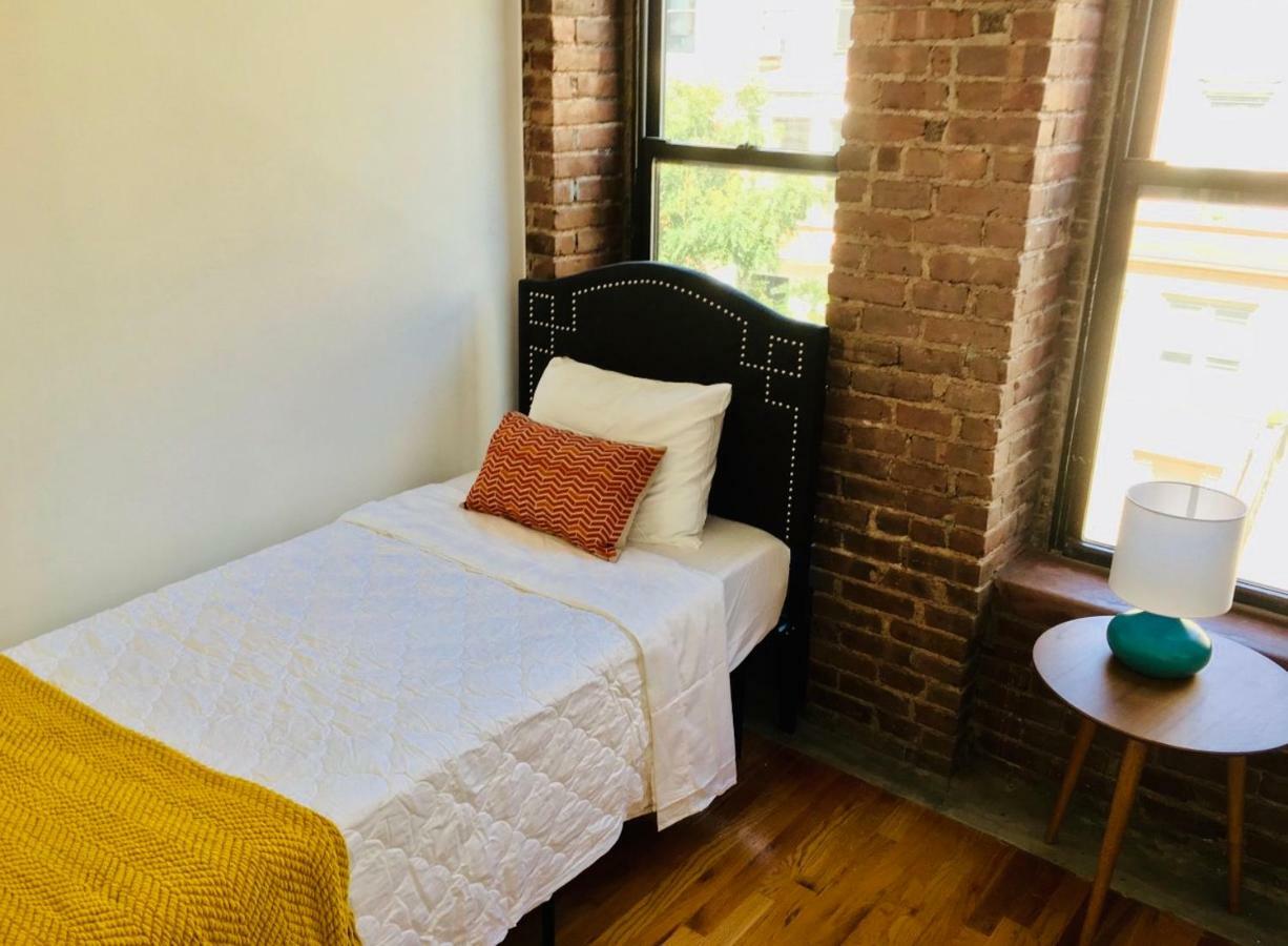 Two Bedroom Harlem Apartment New York Buitenkant foto